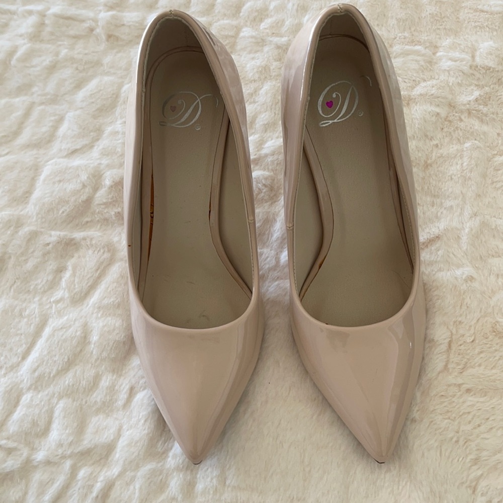 Shoes size 6.5 .color cream